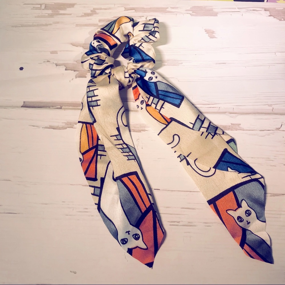 4/$10!! Cream cat print scarf